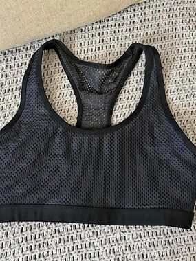 black Lorna Jane racerback sports bra featuring breathable mesh panels size Smal